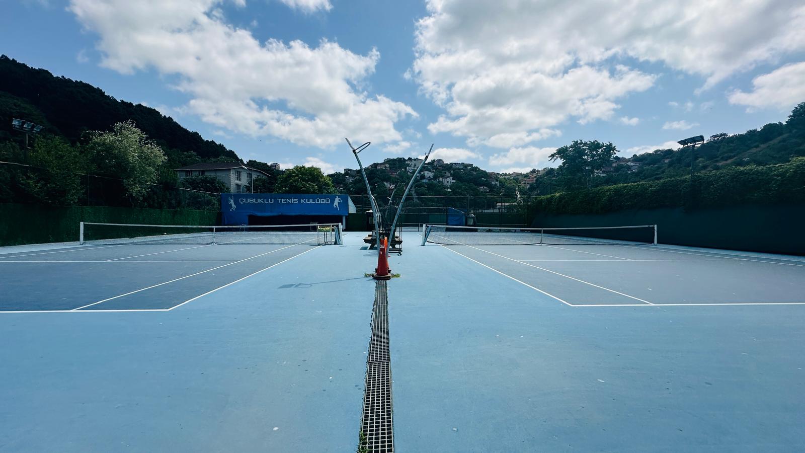 Çubuklu Tenis'in açık hava kortları